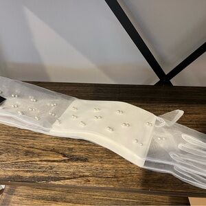 Pearl Bridal Gloves/Sleeves